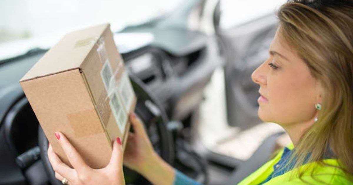 Delivery woman walked 5 feet into elderly customer's home and knew she had to alert his daughter instantly