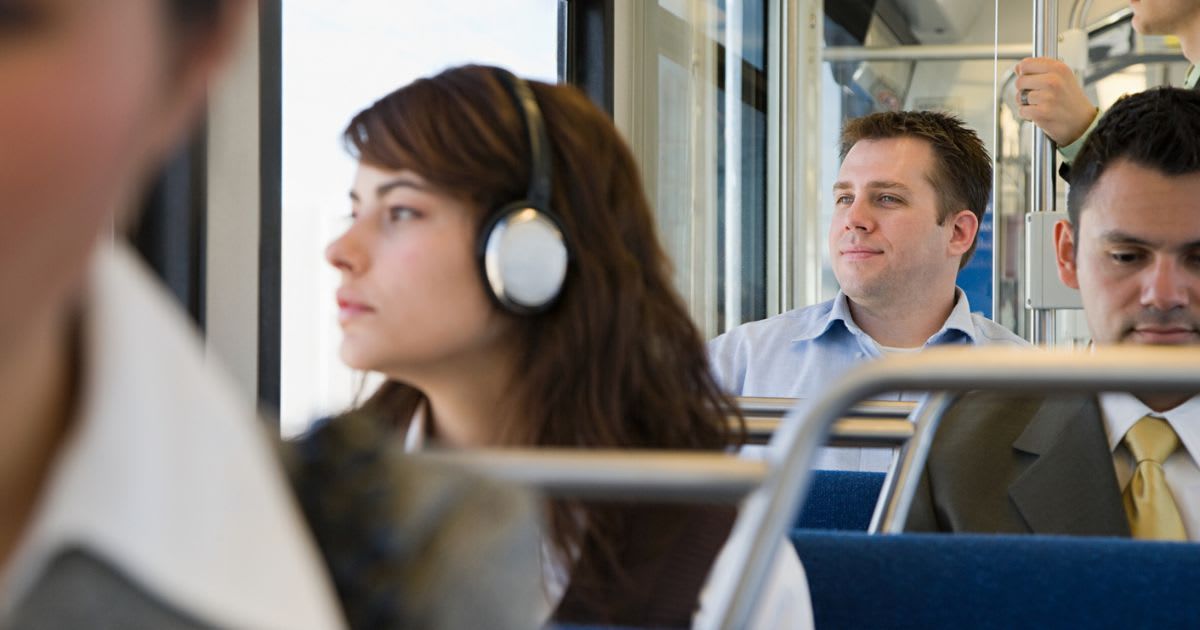 Boss orders employee to commute 3 extra hours to daily shift, ends up regretting it