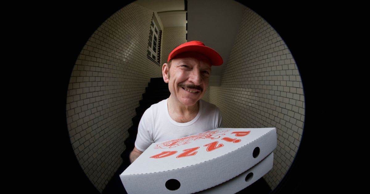 Elderly DoorDasher climbs 40 steps to deliver food. Customer vowed to change his life overnight and kept her word