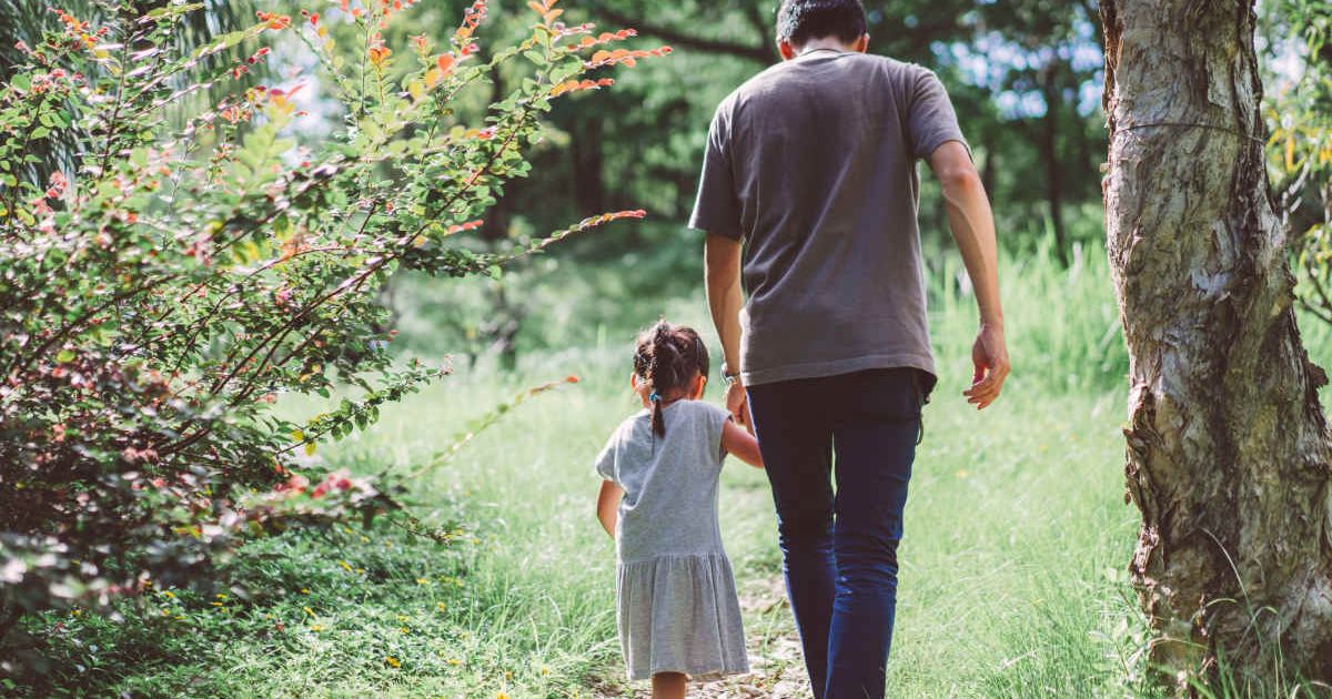 Teen spotted 'creepy man' pretending to be a schoolgirl's 'dad's friend.' Her gut instinct saved the kid's life