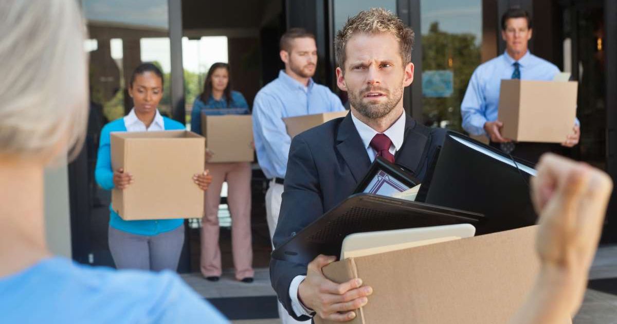 Boss calls a ‘mandatory meeting’ with 25 employees to fire a coworker, instantly regrets it