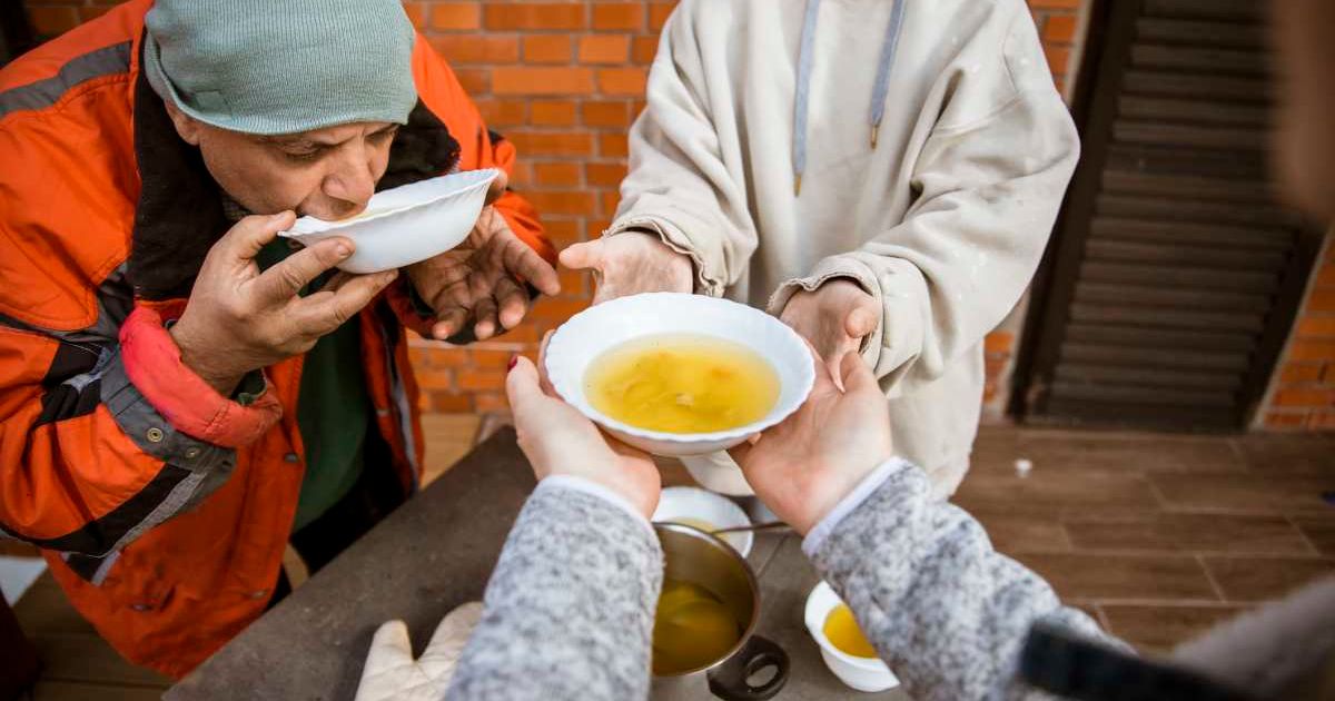 Neighbor puts up sign offering 'free soup' for the hungry, along with a compassionate message