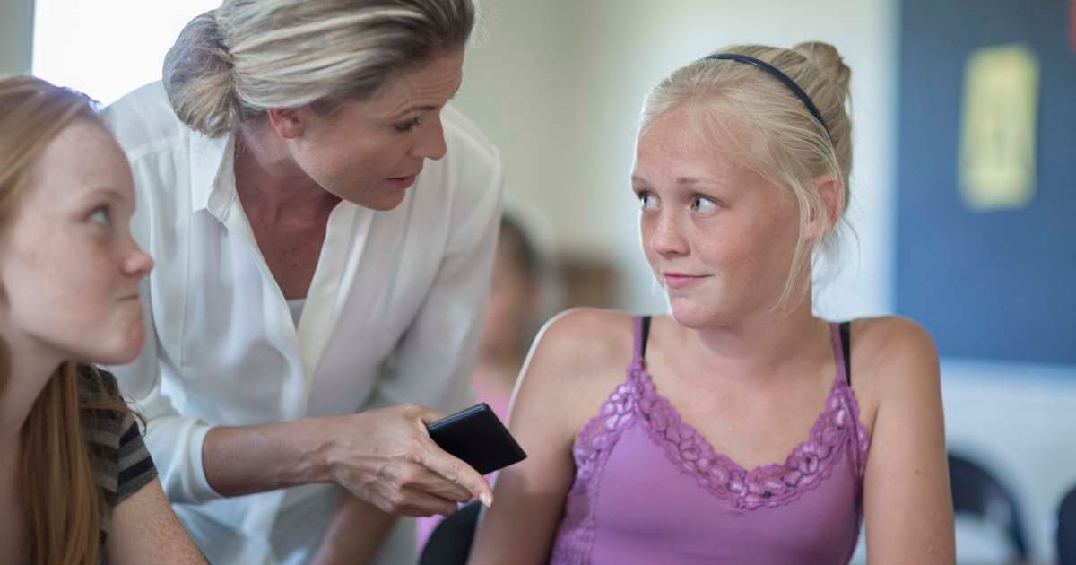 Teacher laments schools enabling 'iPad kids': 'We know kids can't handle this'