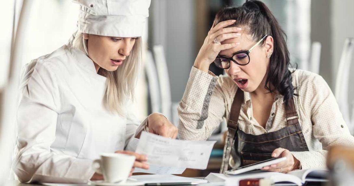 Entitled diner left a $0 tip and a cryptic note for his waitress that made her do a double-take