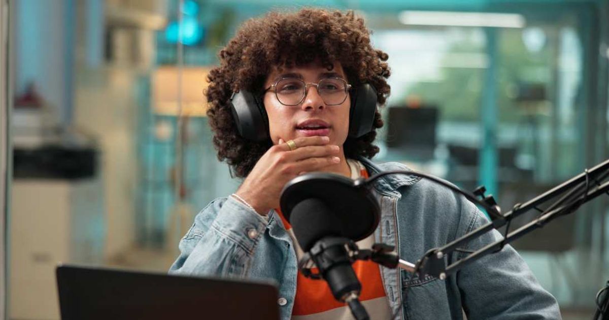 Gen Z intern invents creative style to deliver weekly reports — leaving his millennial boss stunned