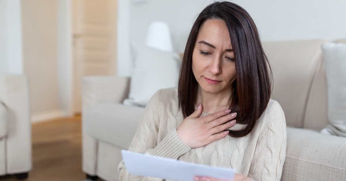 Florida woman finds late grandpa's letter hidden in old photo frame, then realized it was written to her