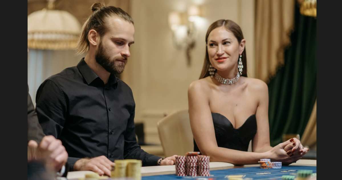 French man sums up dating in Mexico with one wild metaphor involving Russian roulette and a piñata