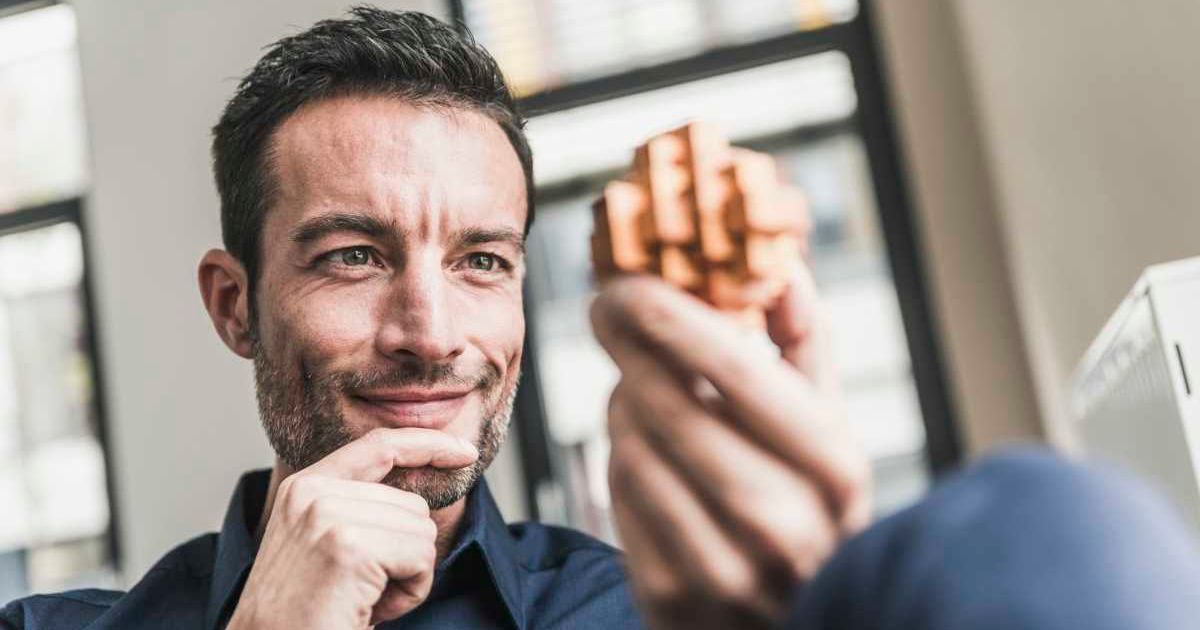 Do smart men make good boyfriends? Only if he can solve puzzles, study finds