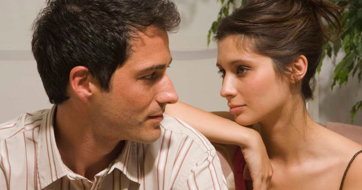 Behavior expert shares a simple trick to tell if she's attracted to you — watch her eyes