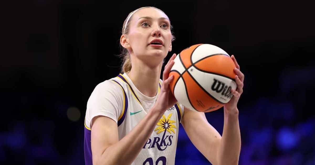 Instead of sliding into DMs, he emailed a WNBA star — and the gamble paid off