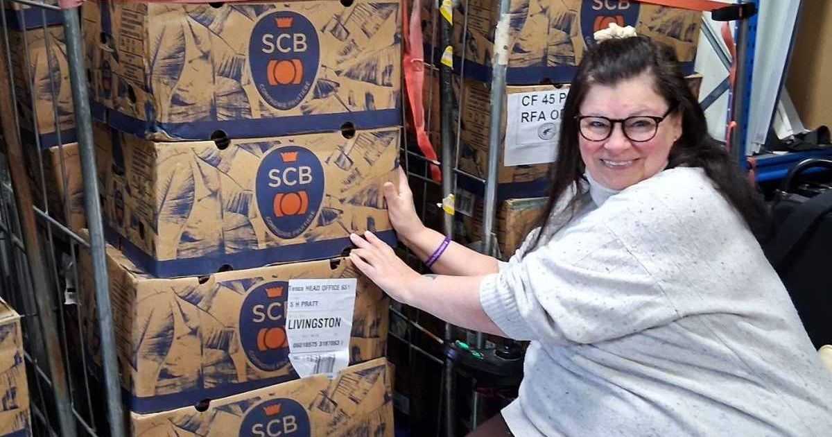 Tesco accidentally orders 38,000 bananas instead of 2,500. Now, they're now giving them out for free