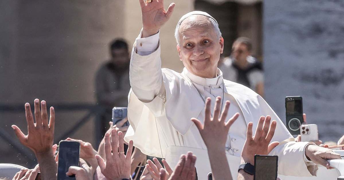 Pope Leo pranks an Italian athlete using his 'special' item. His face says the rest