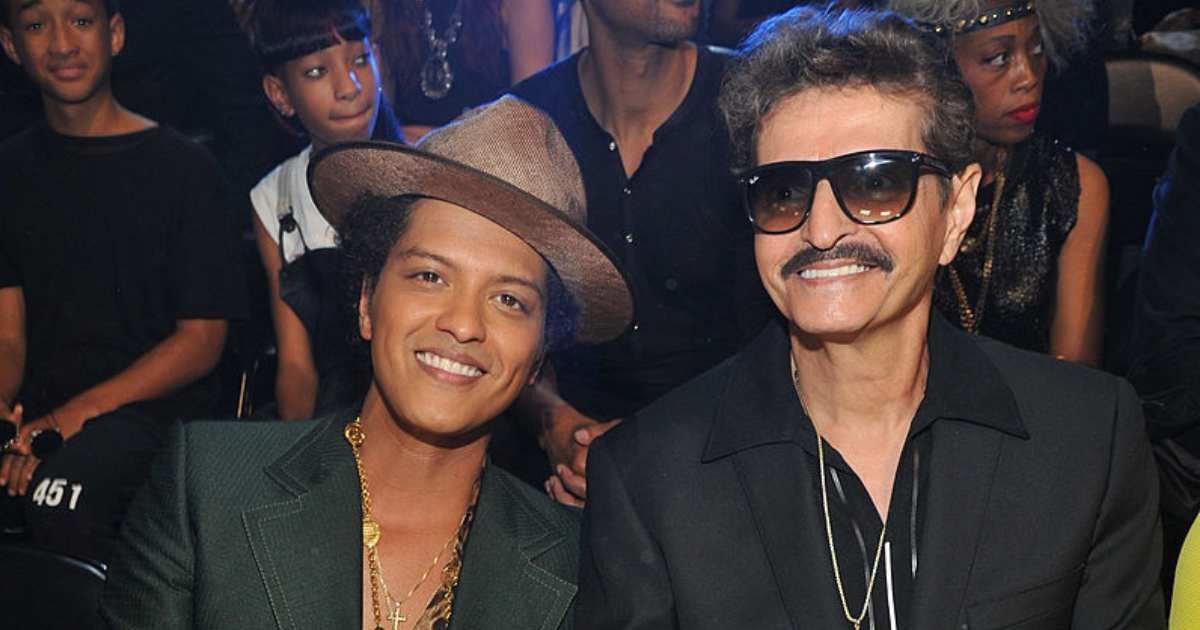 Bruno Mars reads out dad's emotional text after getting a street named after him