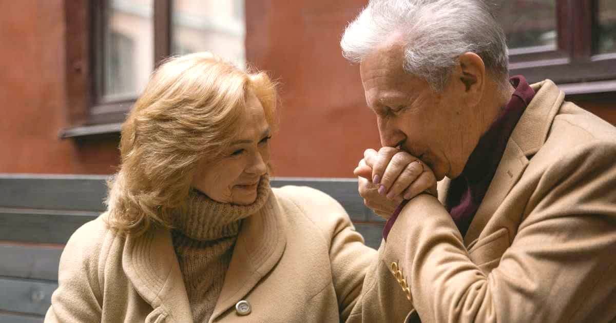 After 30 years apart, divorced dad showed up at ex-wife’s door when she needed him most