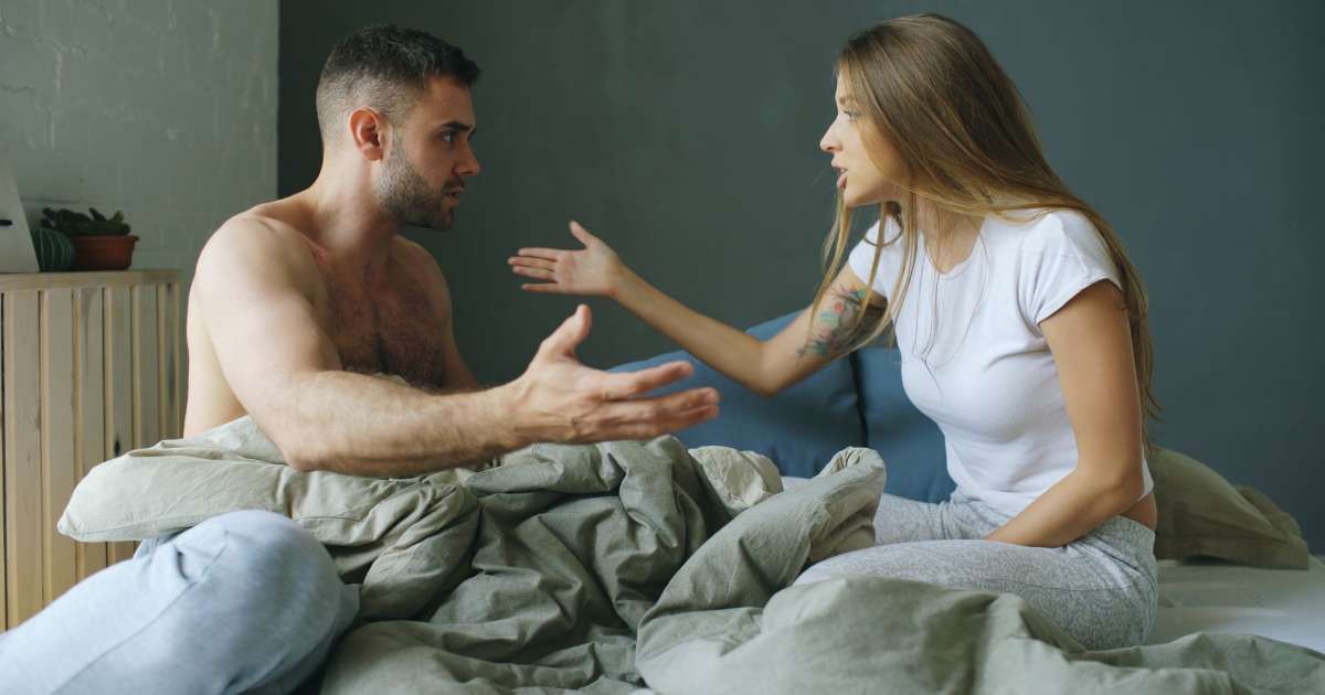 Fiancé tried to book her a flight at 1 a.m. after losing their wedding money to scammers. His excuse made her call off the engagement