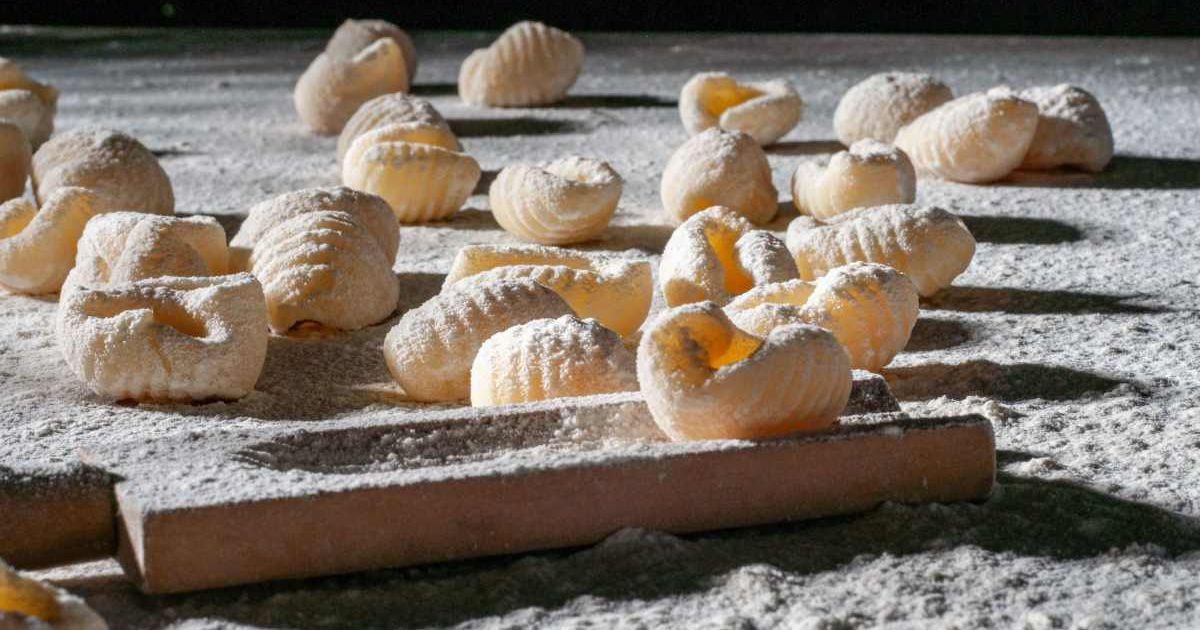 A passenger started making gnocchi from scratch at 30,000 feet to prove a point. The backlash was relentless