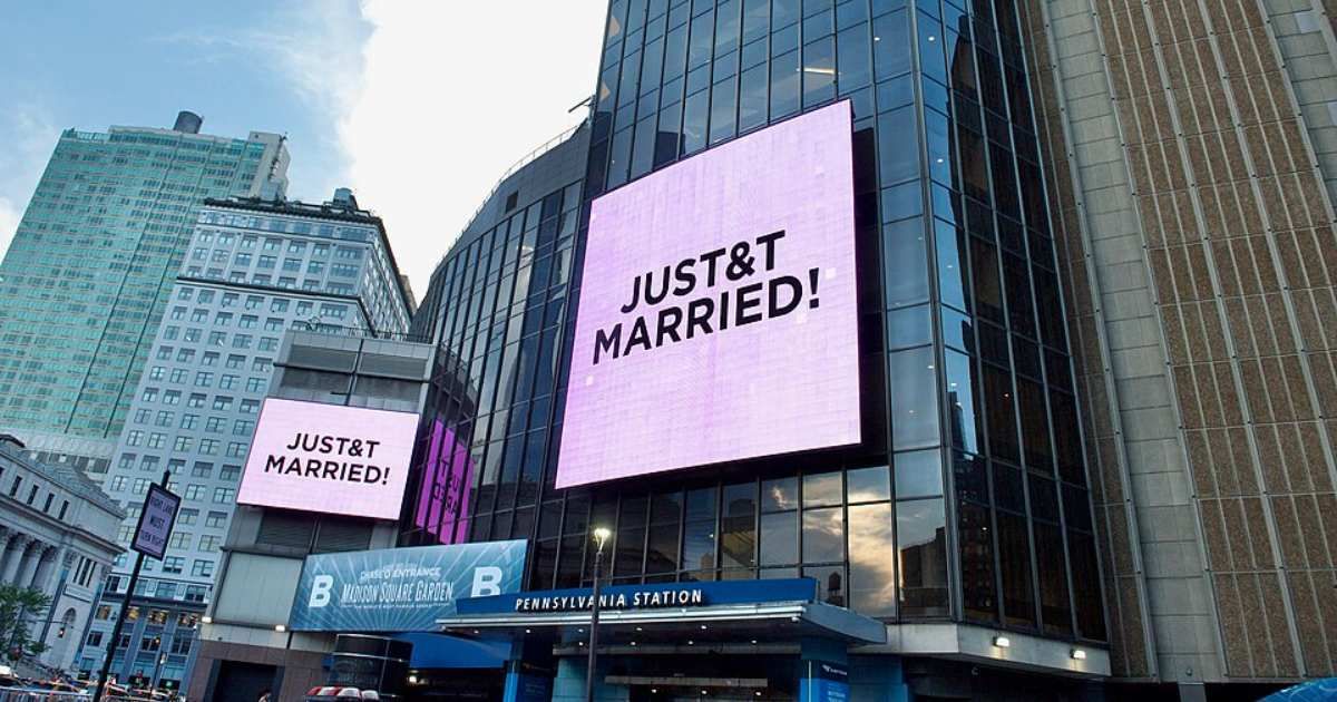 Artist collected trash outside Taylor Swift's wedding and put a $25 tag on it. He sold out in minutes