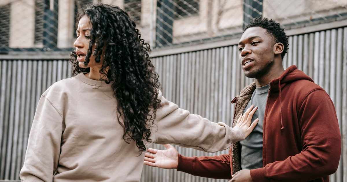 Single mom was mortified when her date’s real girlfriend pulled up demanding answers. She made sure he had no alibi