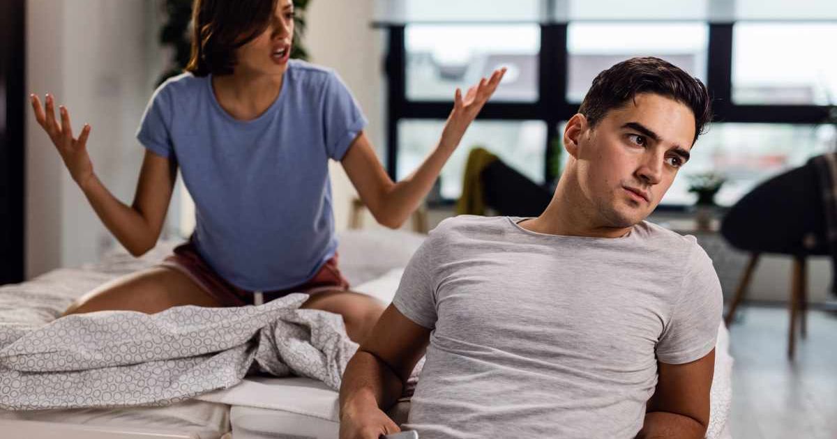 She ignored handyman's small talk until he showed her a photo of his pregnant stepdaughter — and she spotted her boyfriend beside her