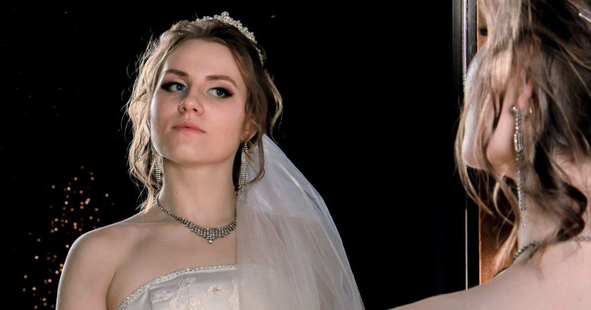 Bride spent years insulting other women because she 'preferred men.' Her only bridesmaid ended up being the groom's sister