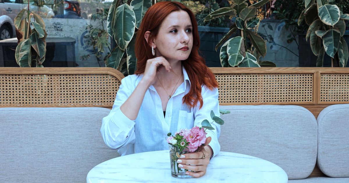 She flew to France for a third date with a pilot who stood her up. A year later, she learned he'd been 20 minutes away — and hiding a secret