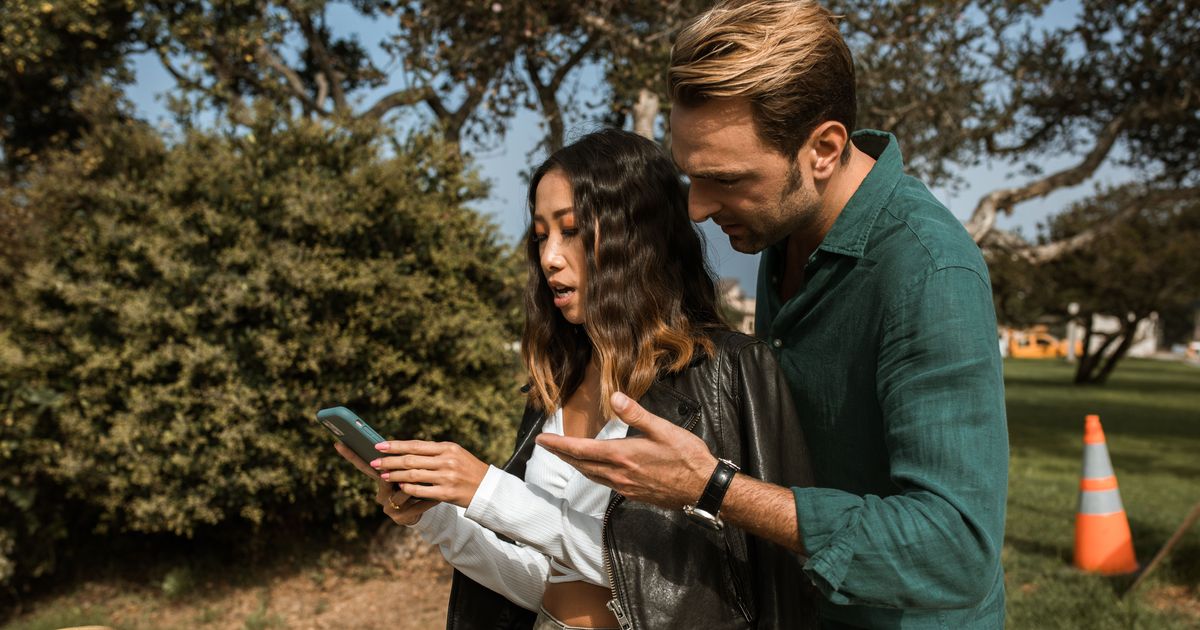 Boyfriend claimed he wasn't into 'cute cashier' at work and showed girlfriend their message thread — then she found the conversation he'd deleted