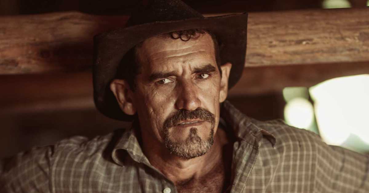 Developers told a rancher: surrender part of your land or lose your power — what he did next left their 15 cottages in trouble