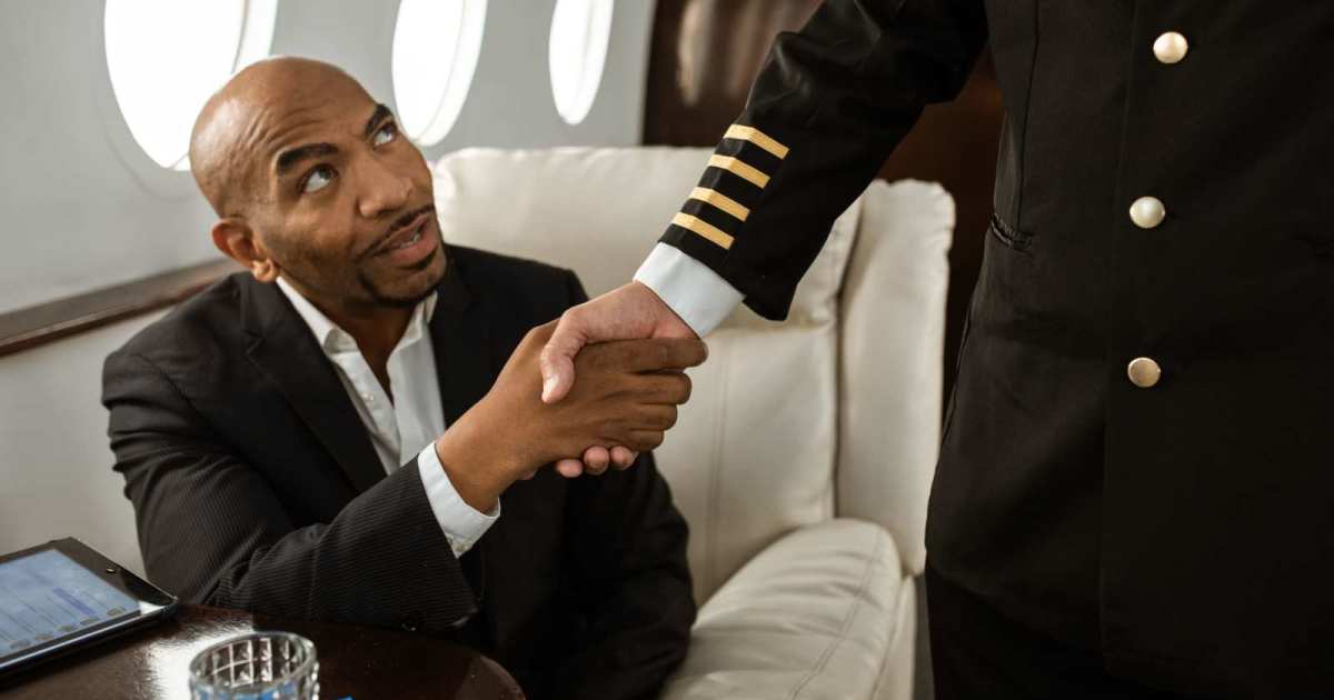 7 passengers notified a flight attendant that a man in row 20 was taking photos and videos of her. The truth left everyone relieved
