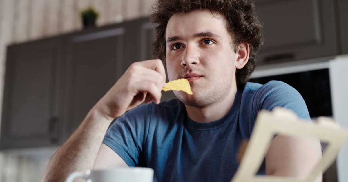 Wife always carried EpiPens for his ‘deadly’ allergy. Accidentally eating the wrong leftovers exposed the lie — and his fake Antarctica job too