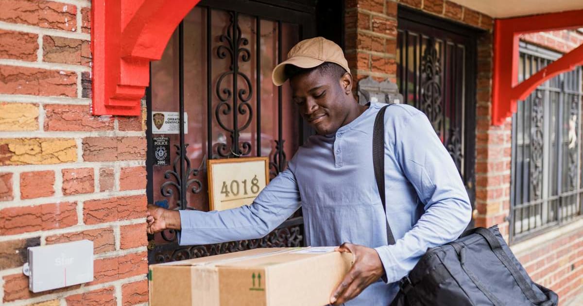 Petty neighbors pretended not to be home after accepting a wrong delivery — but forgot to hide the evidence in their own recycling bin