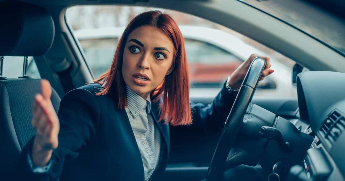 Man deliberately lied about not having Apple Pay just to avoid buying his date water — when he admitted it was a test, she ended it