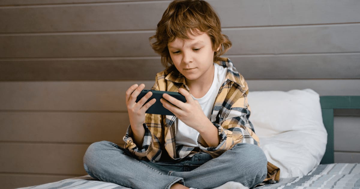 Boy’s 300-day Duolingo streak ended when he was hospitalized, so his mom asked the 'green owl' for help