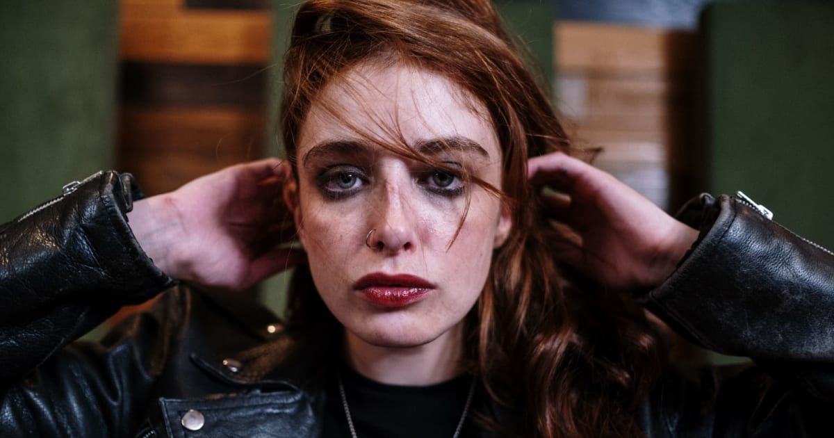 She warned her boyfriend she was a 'catfish' without make-up, but he stuck around for 7 months — until she saw the texts he'd sent his friends