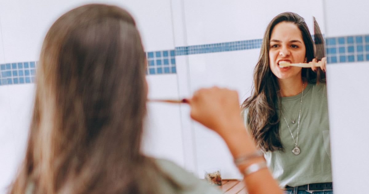 Her purple toothbrush kept mysteriously disappearing from boyfriend's bathroom. Then she realized what the pink and green ones meant