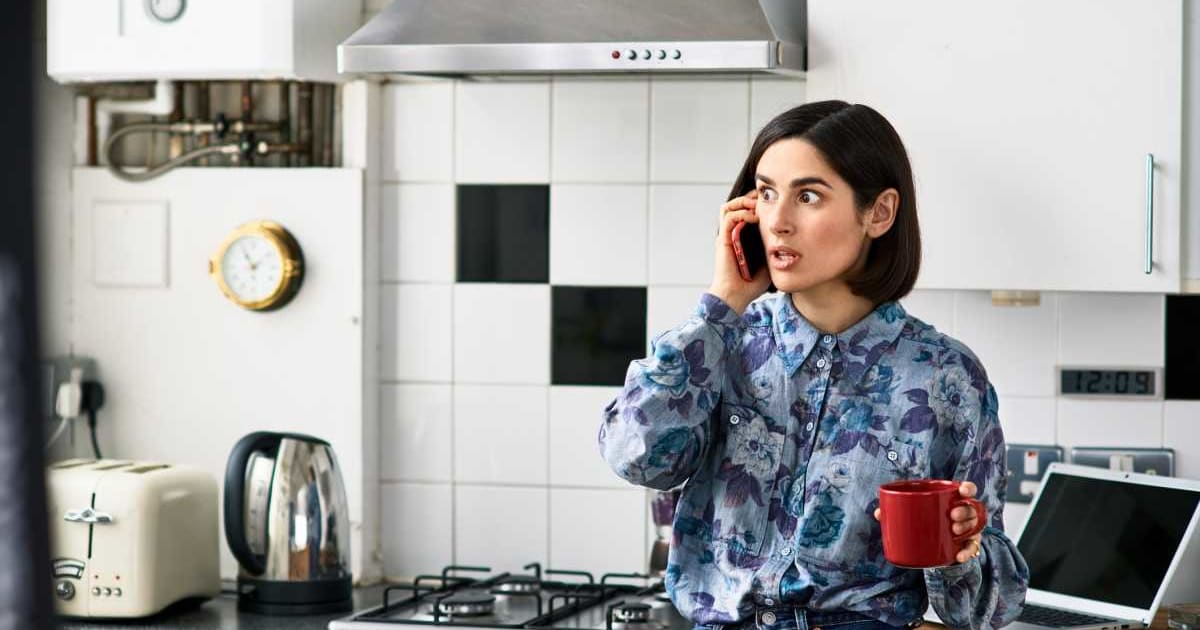 Dealer got suspicious when a customer paid $16,000 for a car. He called the number on her card — and found the real woman was 1,000 miles away