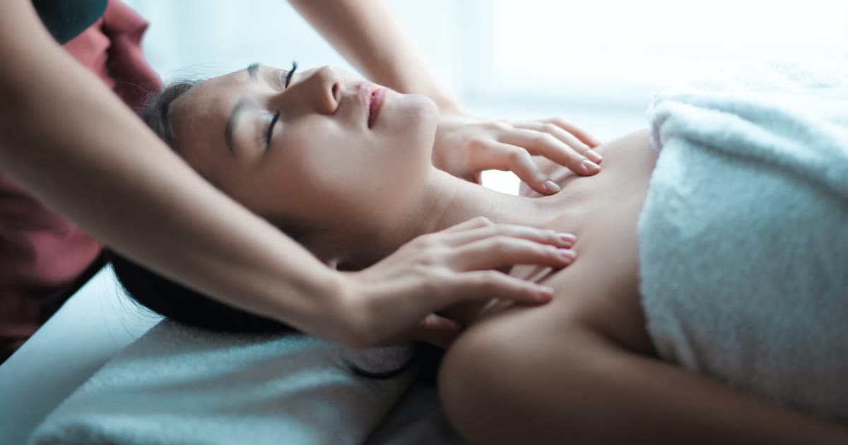 Woman texted her massage therapist a strict list of rules before booking the session — then got furious when he followed every single one