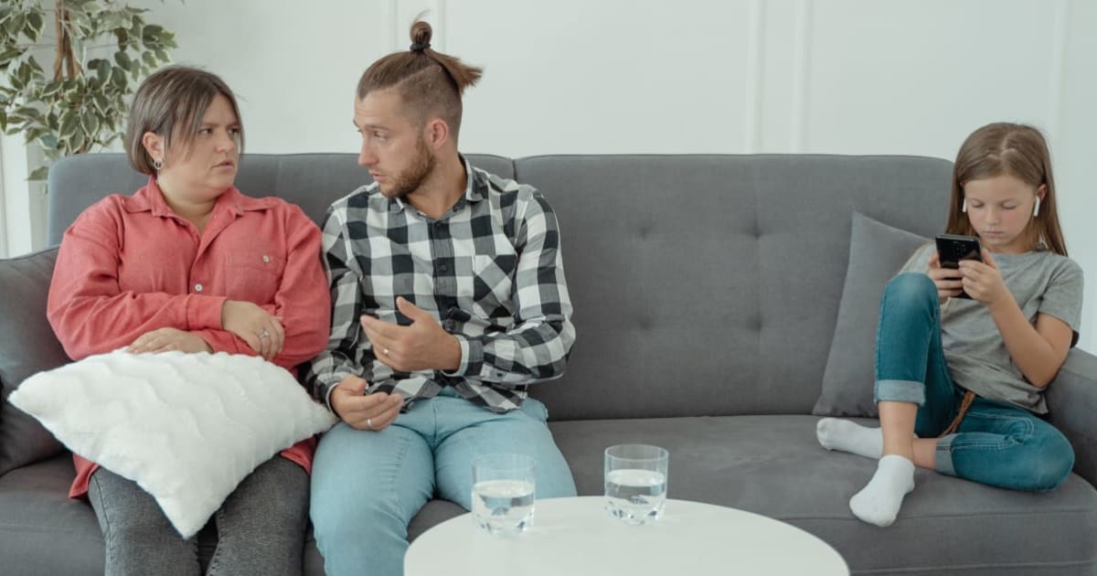Bride wanted to uninvite groom’s niece who shaved his eyebrows as a joke. Instead, the niece said one thing that ended the engagement