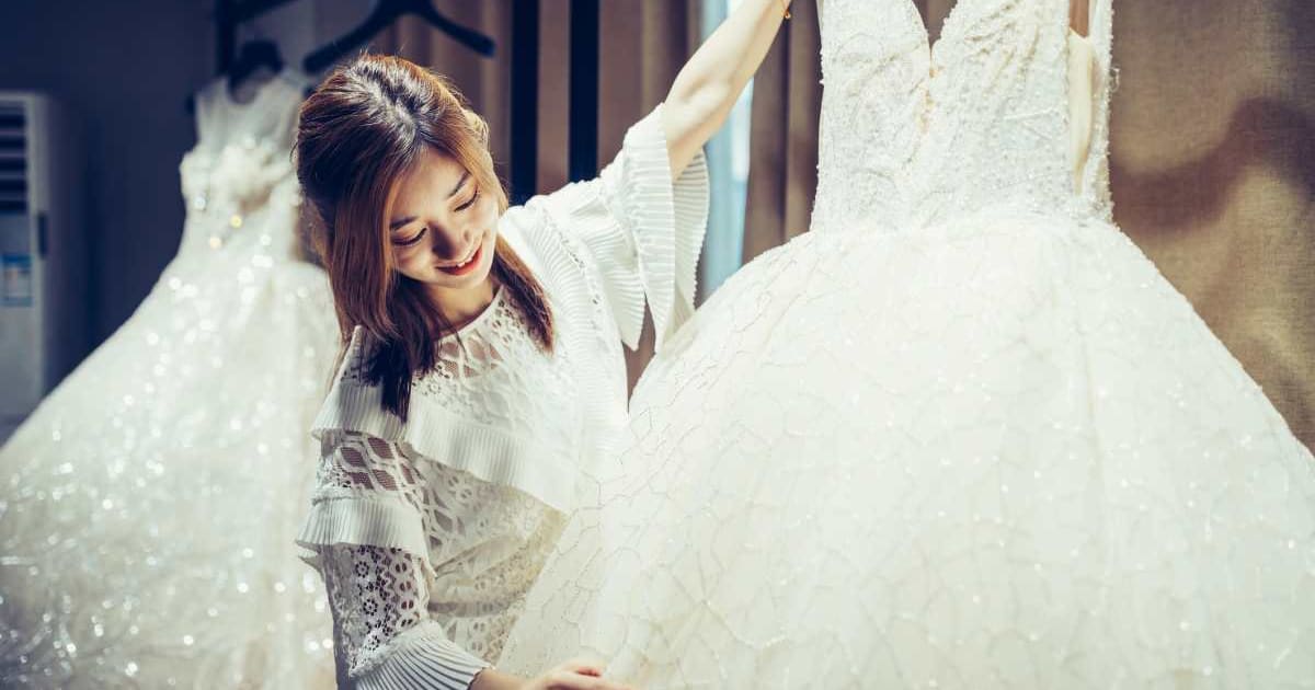 Stepmom secretly altered her late mother’s wedding dress. Dad begged her to accept $500 to 'let it go' — she went straight to the cops instead