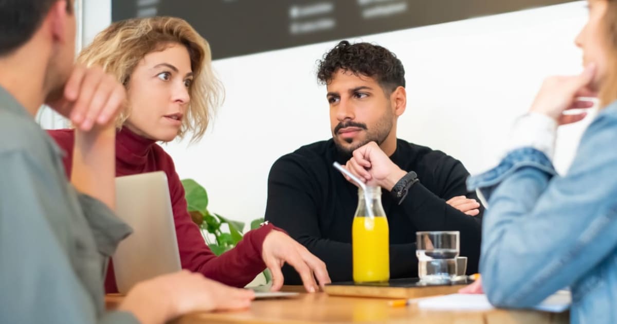 Server refused 5 adults the only vegetarian option on the menu, so they tipped and left. Then one woman went back for her phone — and got an earful