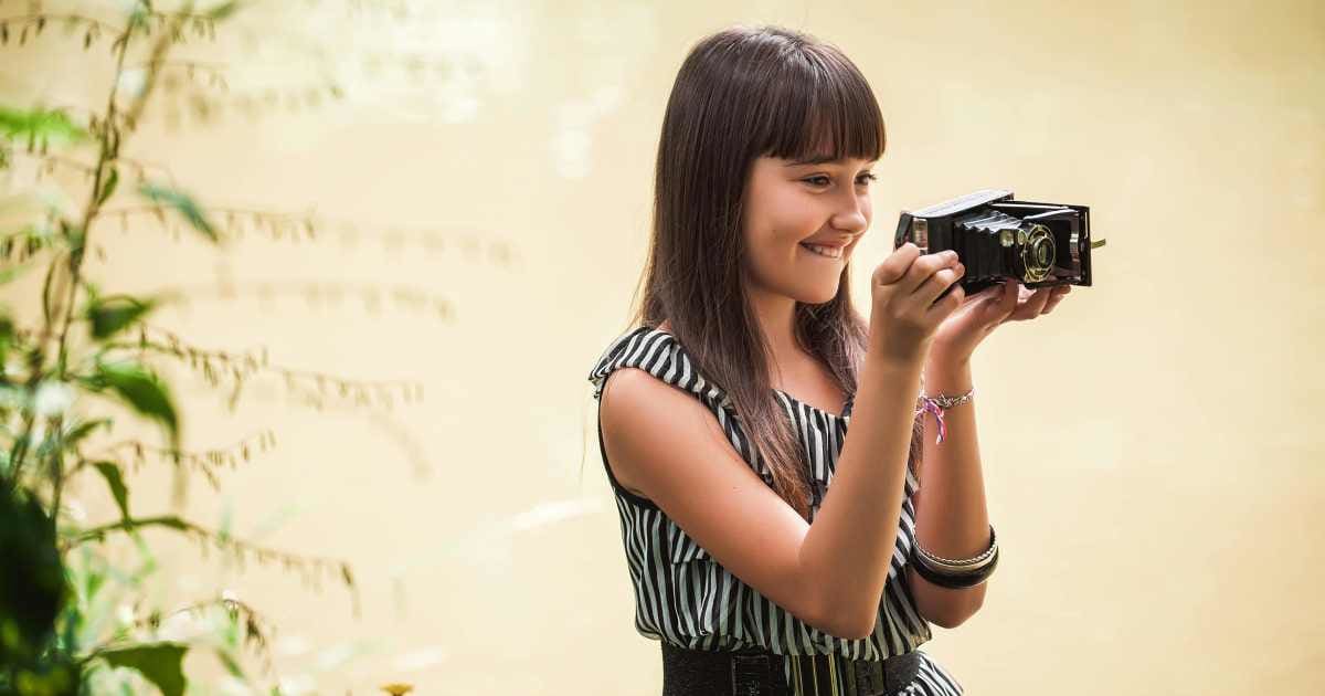 Woman buys a $10 camera at an estate sale — one photo buried in the memory card from fourth grade sent her searching for answers