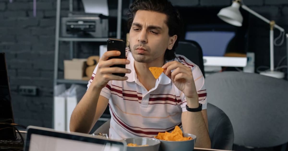 Employee realizes management had been deducting $37/month for 'employee meals' — the twist? He brought his own lunch