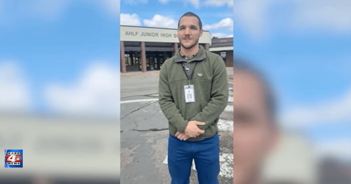 Arkansas science teacher goes skydiving to teach students about gravity