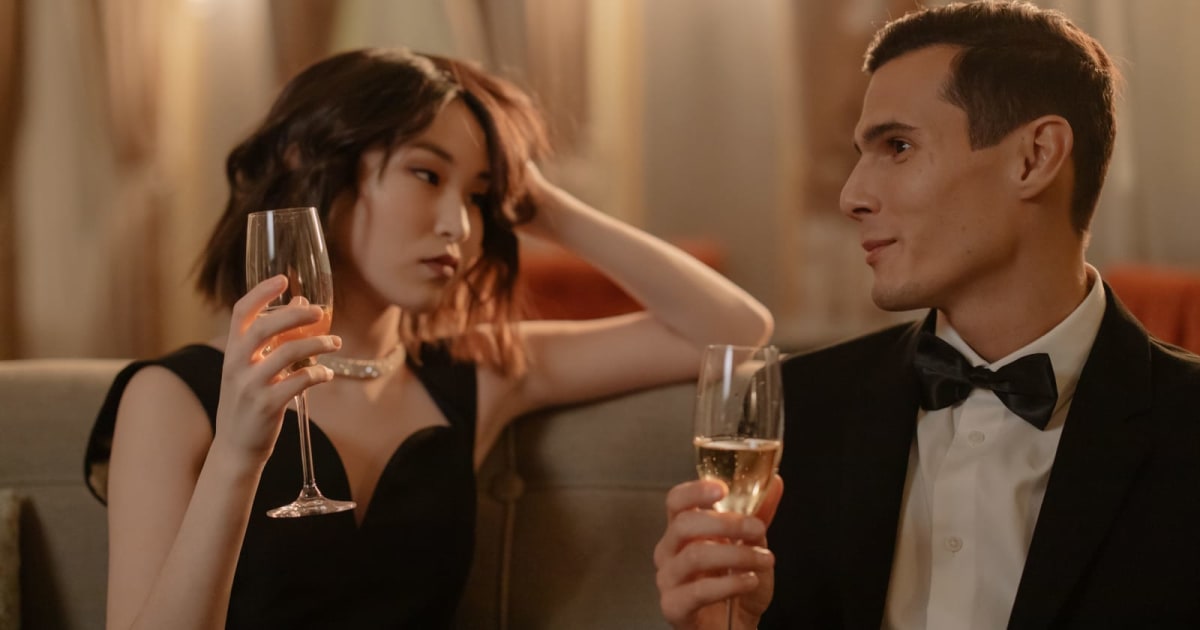 Woman's first date wouldn't stop talking about his ex — by the end of the night, she picked up his phone and asked his ex to come to the bar