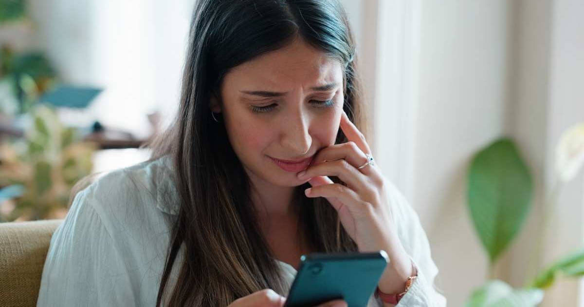 She logged onto Facebook to email wedding vendors while her fiancé was away fishing — then a hotel photo popped up that made her throw his stuff