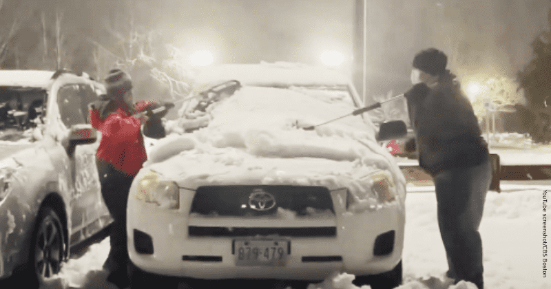 10-year-old boy cleans snow off cars of hospital workers as a 'thank you'
