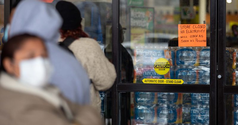 Texans share heartbreaking stories of trying to keep warm: 'People are tearing down fences to burn'