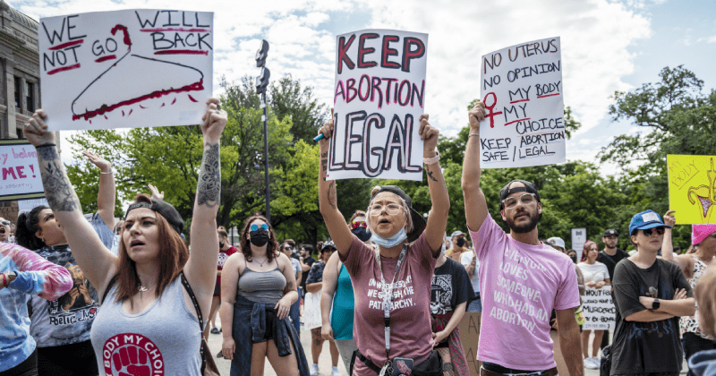 Lyft, Uber will cover 100% legal fees of drivers sued under Texas abortion law