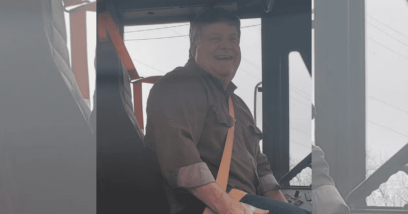 Bus driver buys breakfast for 50 students so they won't go hungry after school delays opening