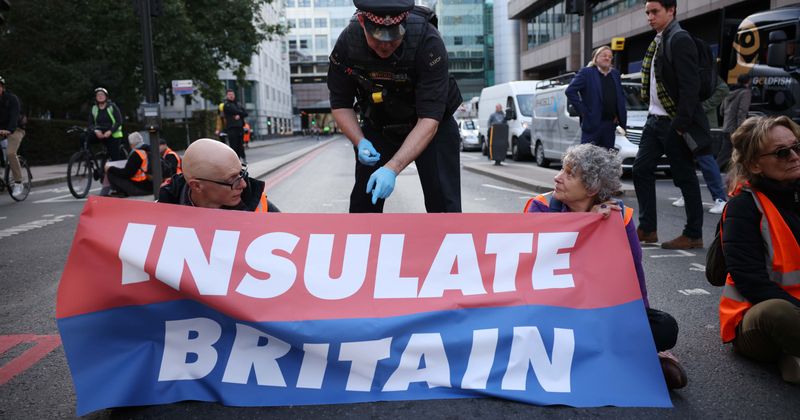 Protester glues his head to road during demonstration, admits 'it wasn't one of my better moves'