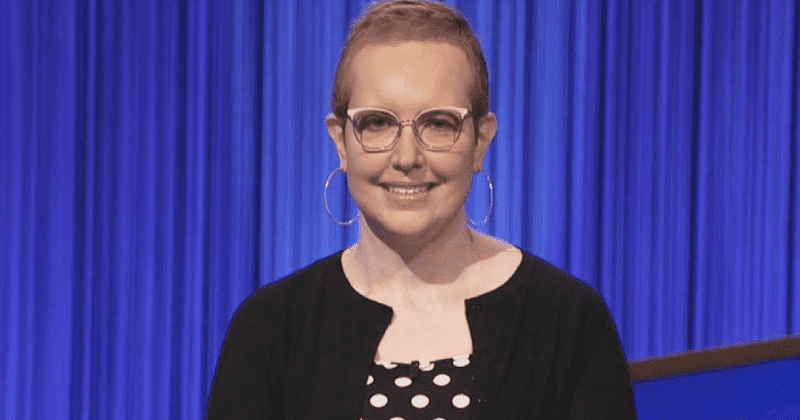 'Jeopardy!' contestant removes wig, embraces her look to normalize cancer recovery